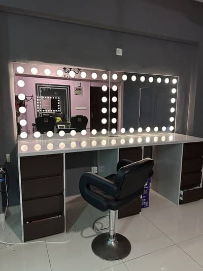 Professional Vanity Table with LED Mirrors