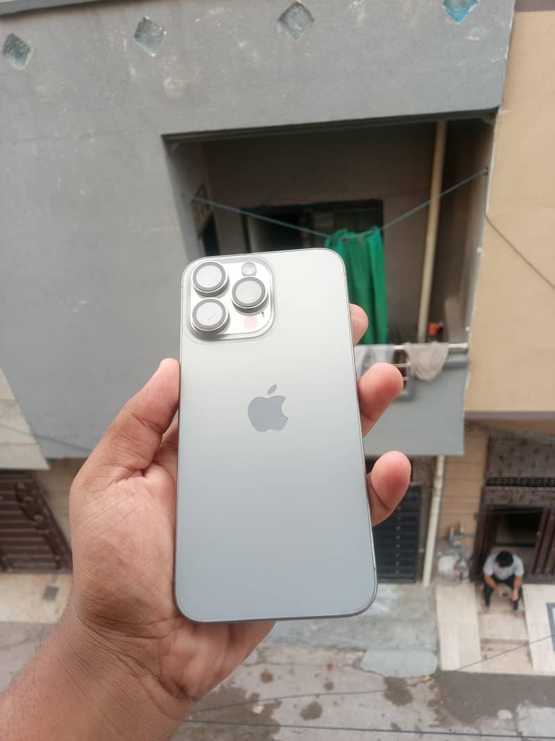 Apple iPhone 15 Pro Max 0