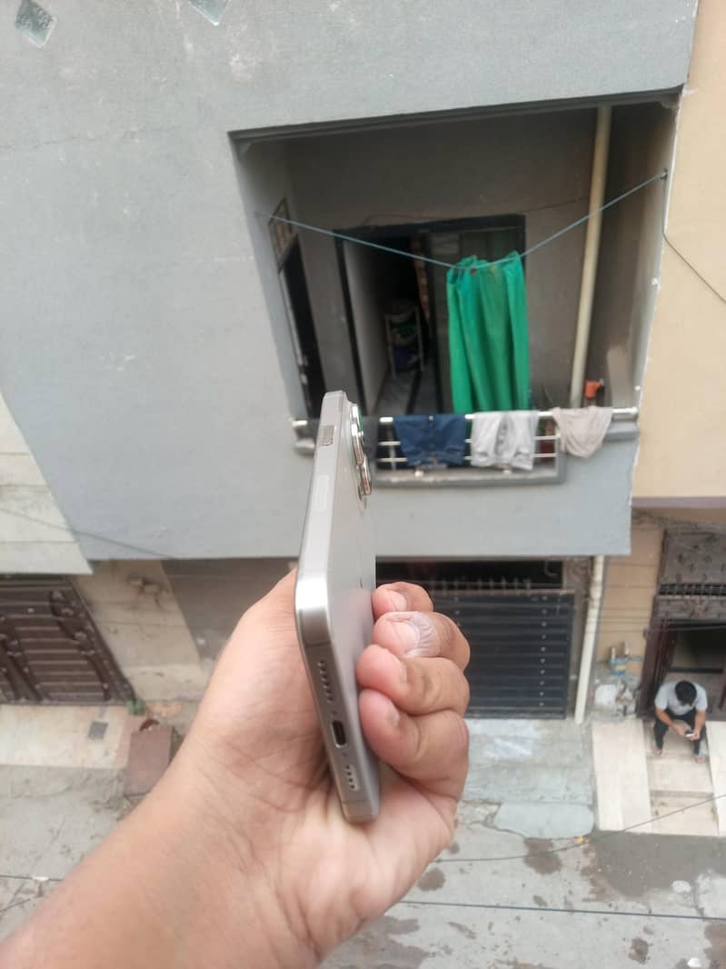Apple iPhone 15 Pro Max 1