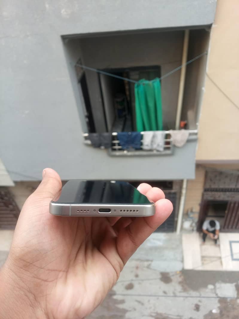 Apple iPhone 15 Pro Max 2