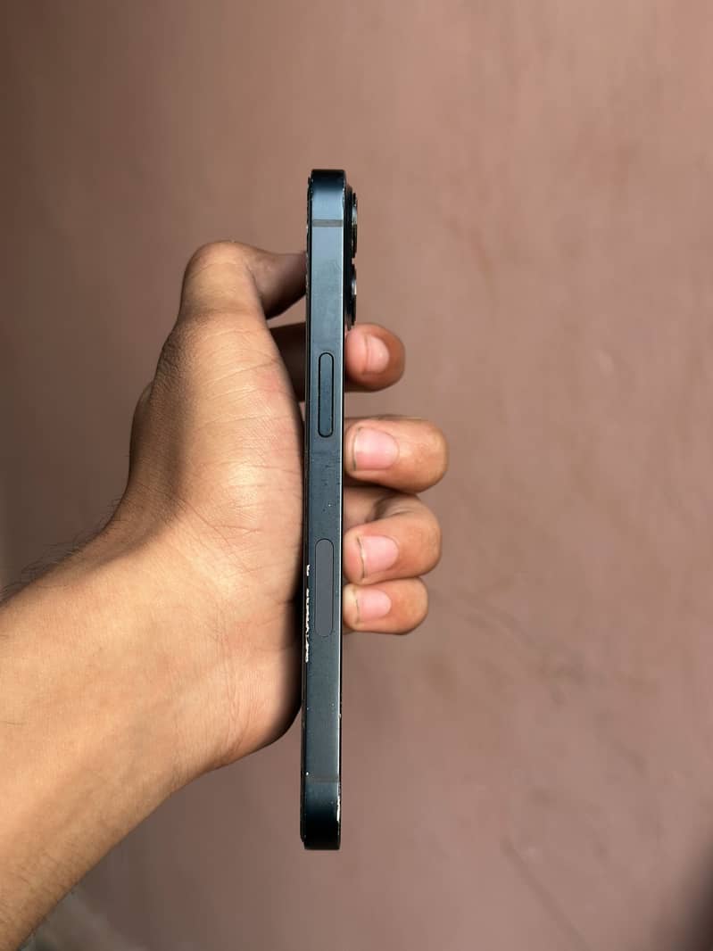 Apple iPhone 13 1