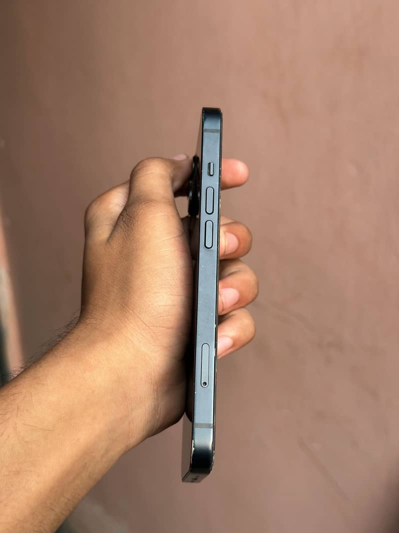 Apple iPhone 13 2