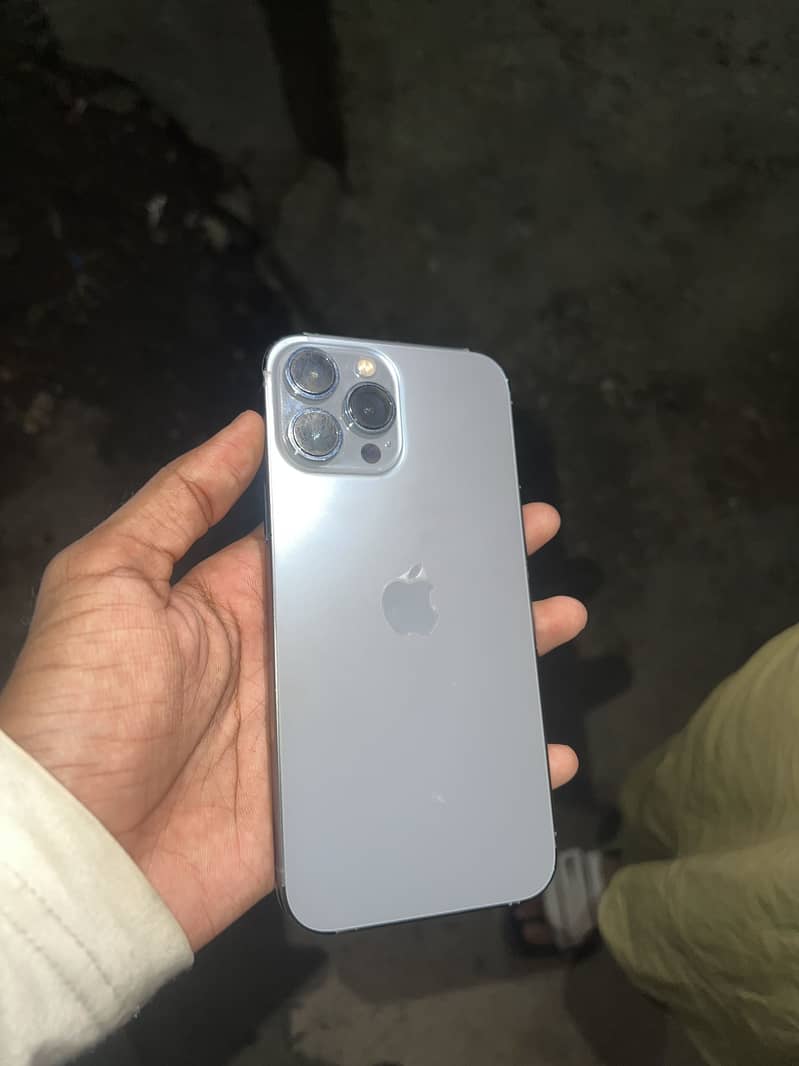 Apple iPhone 13 Pro Max 0