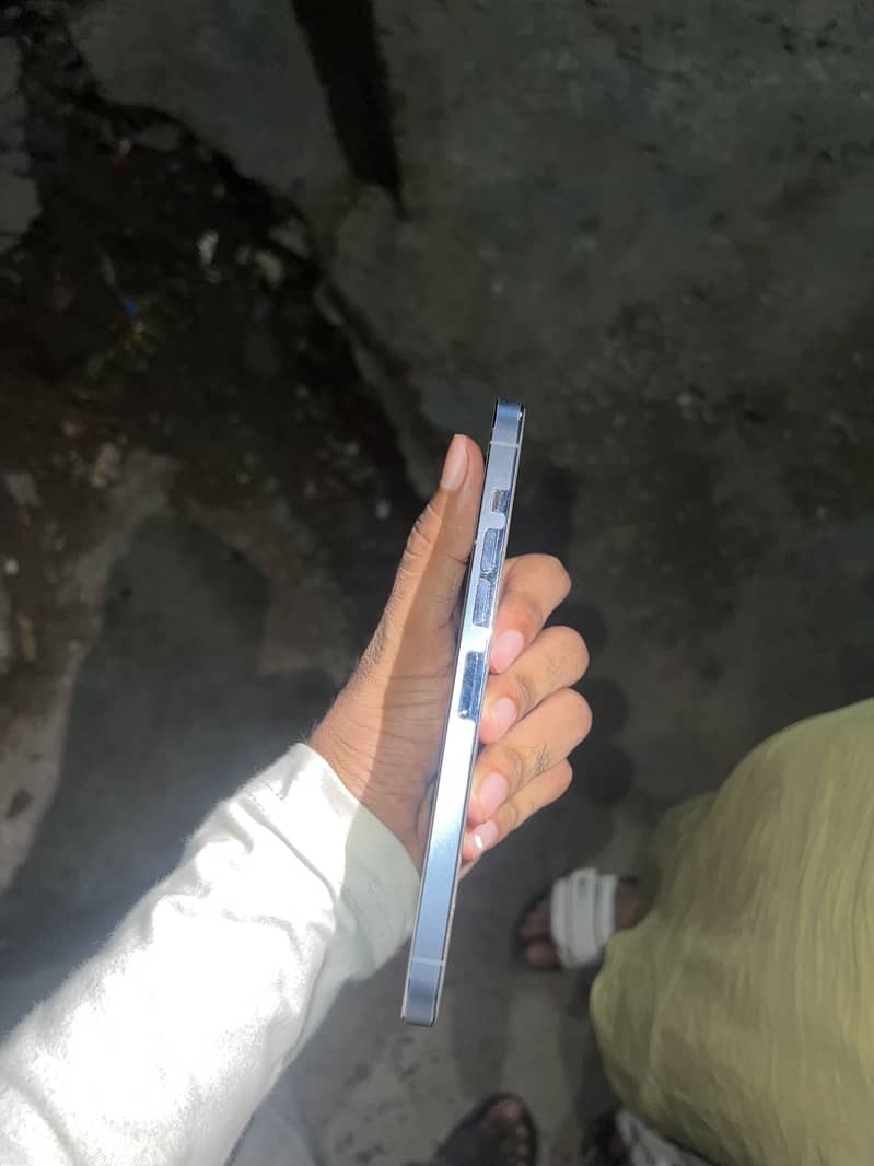 Apple iPhone 13 Pro Max 2