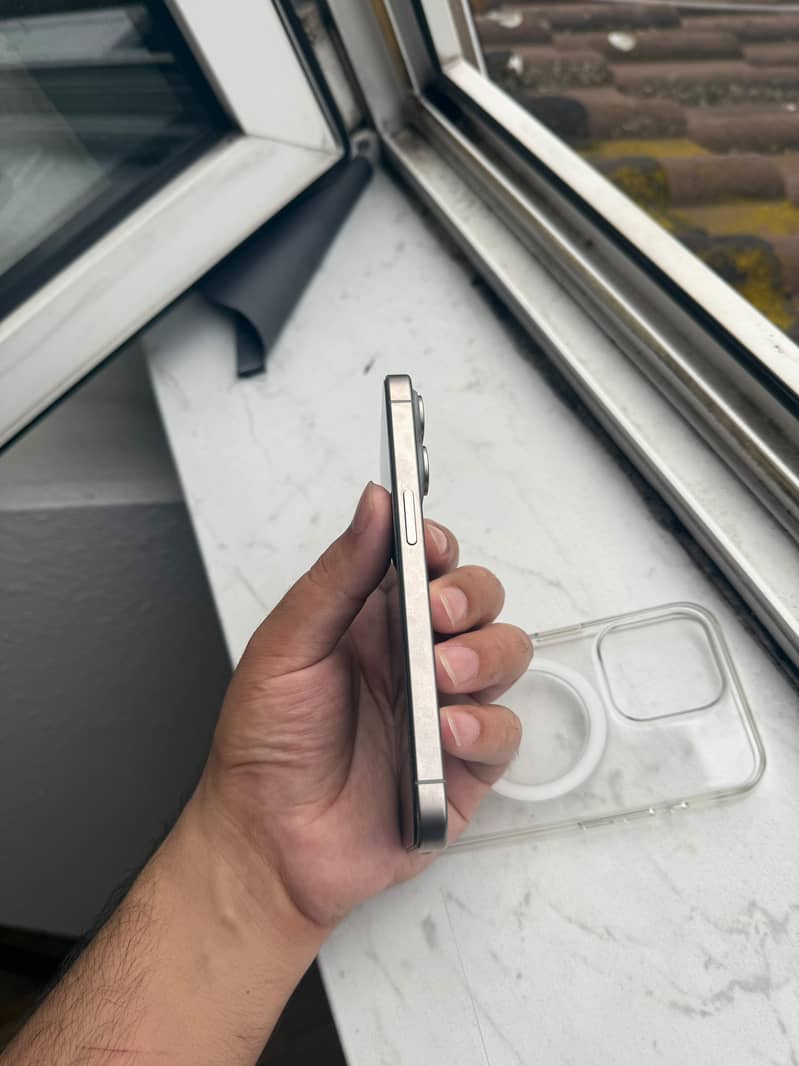 Apple iPhone 15 Pro 3