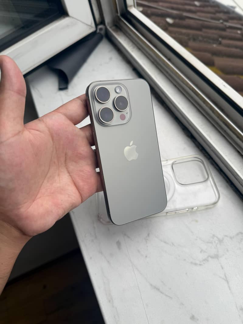 Apple iPhone 15 Pro 4