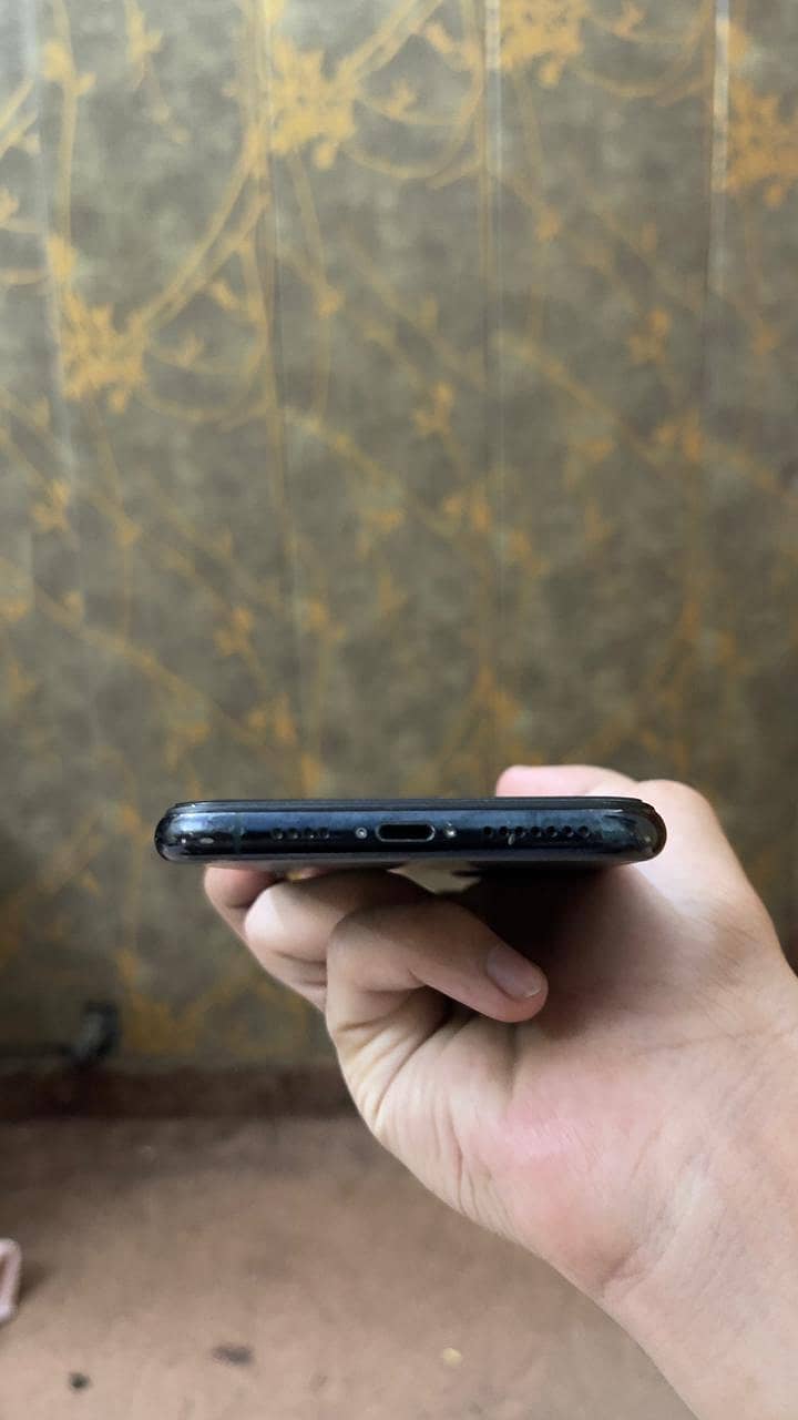 Apple iPhone 11 Pro Max 2