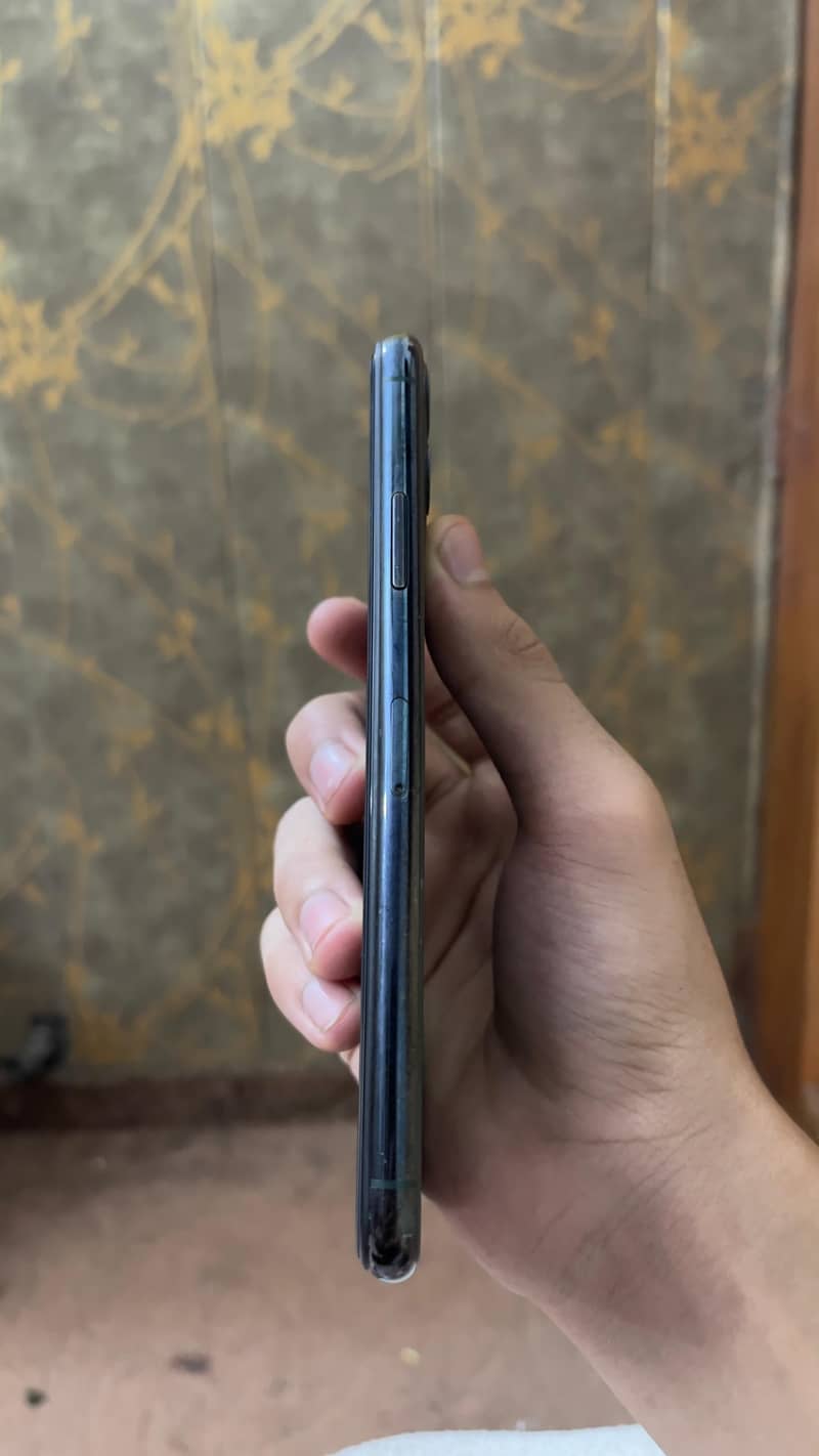 Apple iPhone 11 Pro Max 5