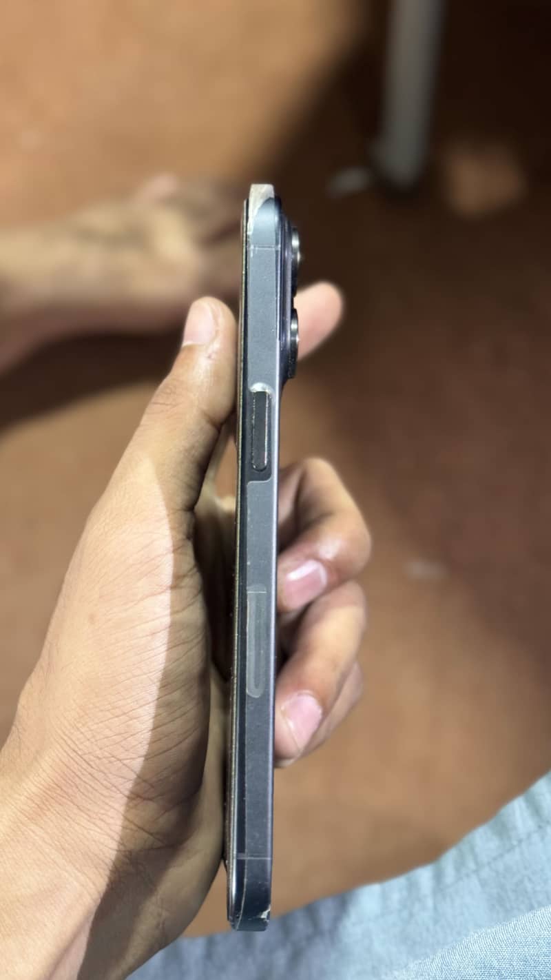 Apple iPhone 15 Pro Max 2