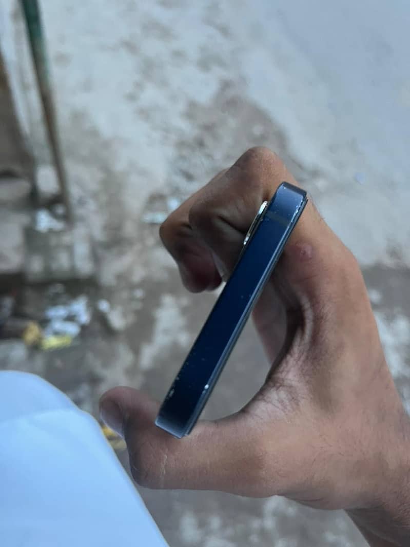 Apple iPhone 12 0