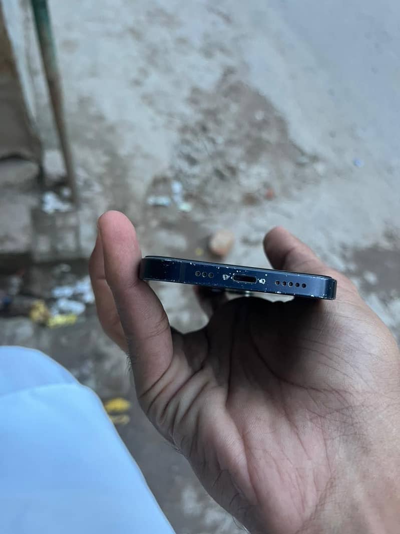 Apple iPhone 12 2