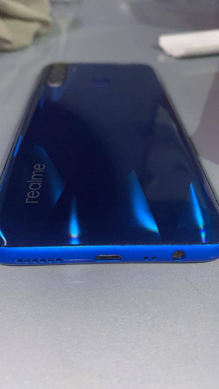 Realme 5  4 64. Snapdragon processor 1