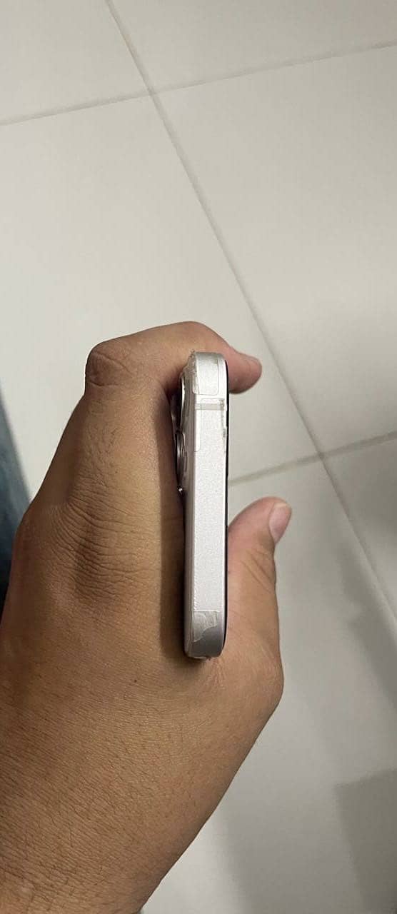 Apple iPhone 13 1