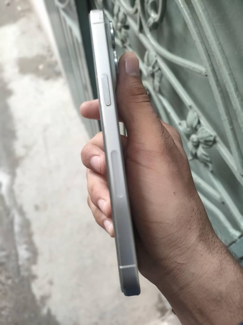 iphone 15 pro max 2