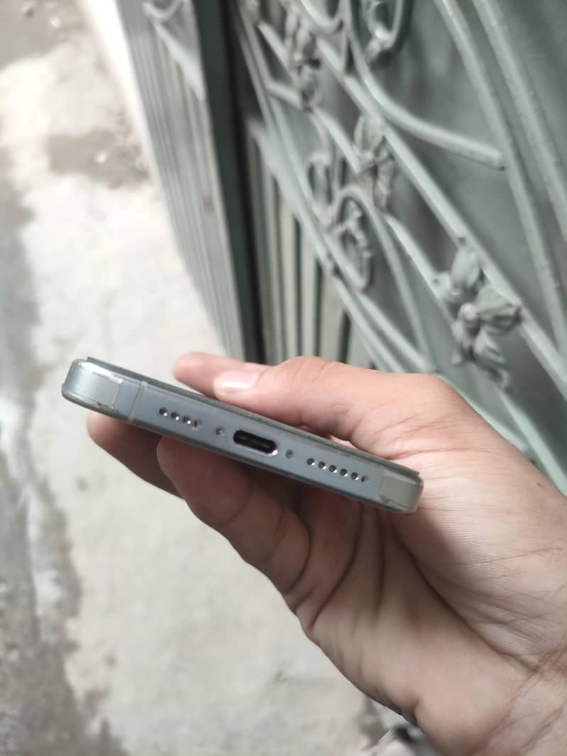 iphone 15 pro max 4