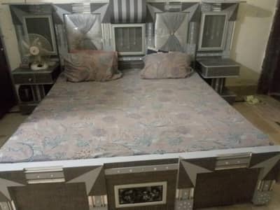 bed set almost condition in 10/9 just like a new