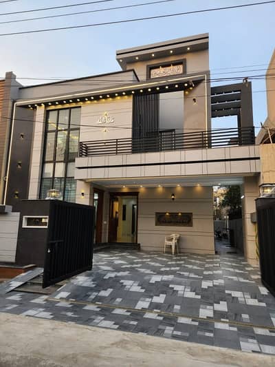 10 Marla Ultra Luxury Modern House For Sale In WAPDA Town Phase 1 Lahore Prime Location A+ Construction