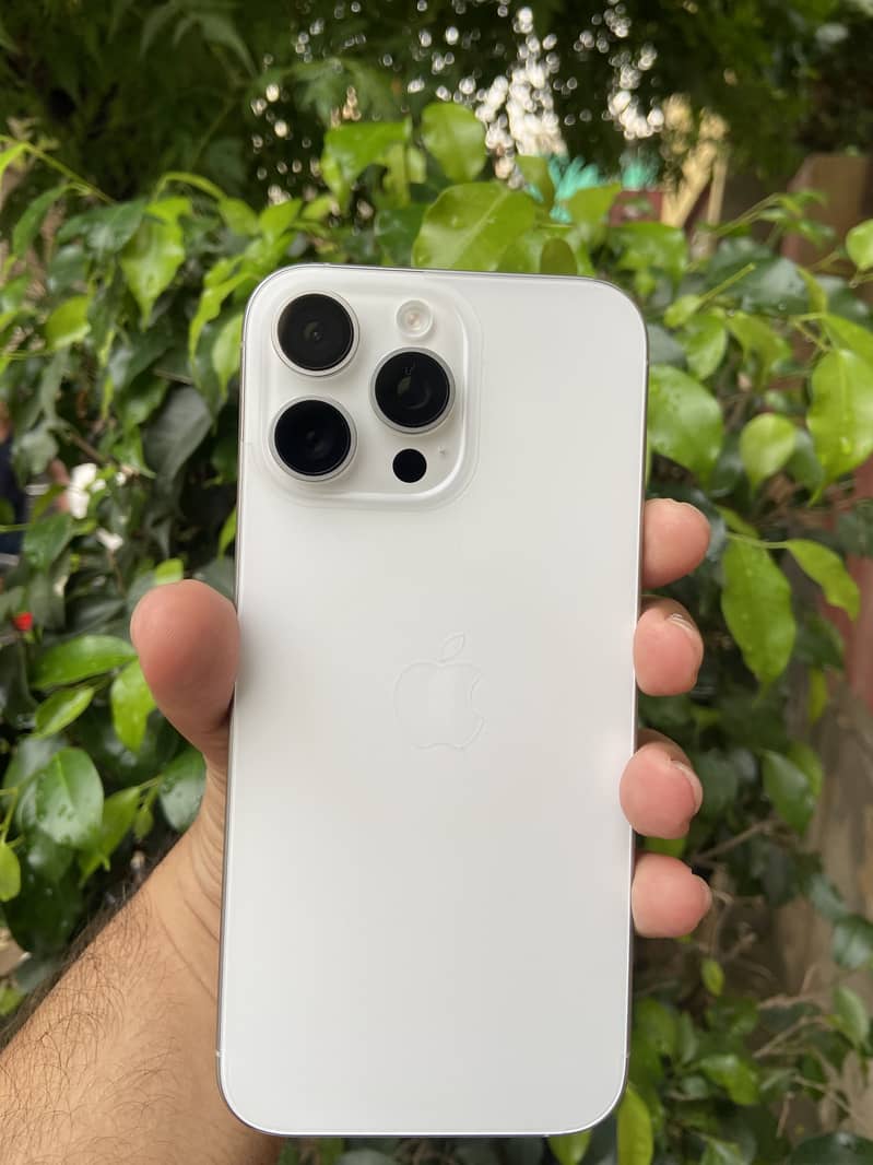 Apple iPhone 16 Pro Max 0