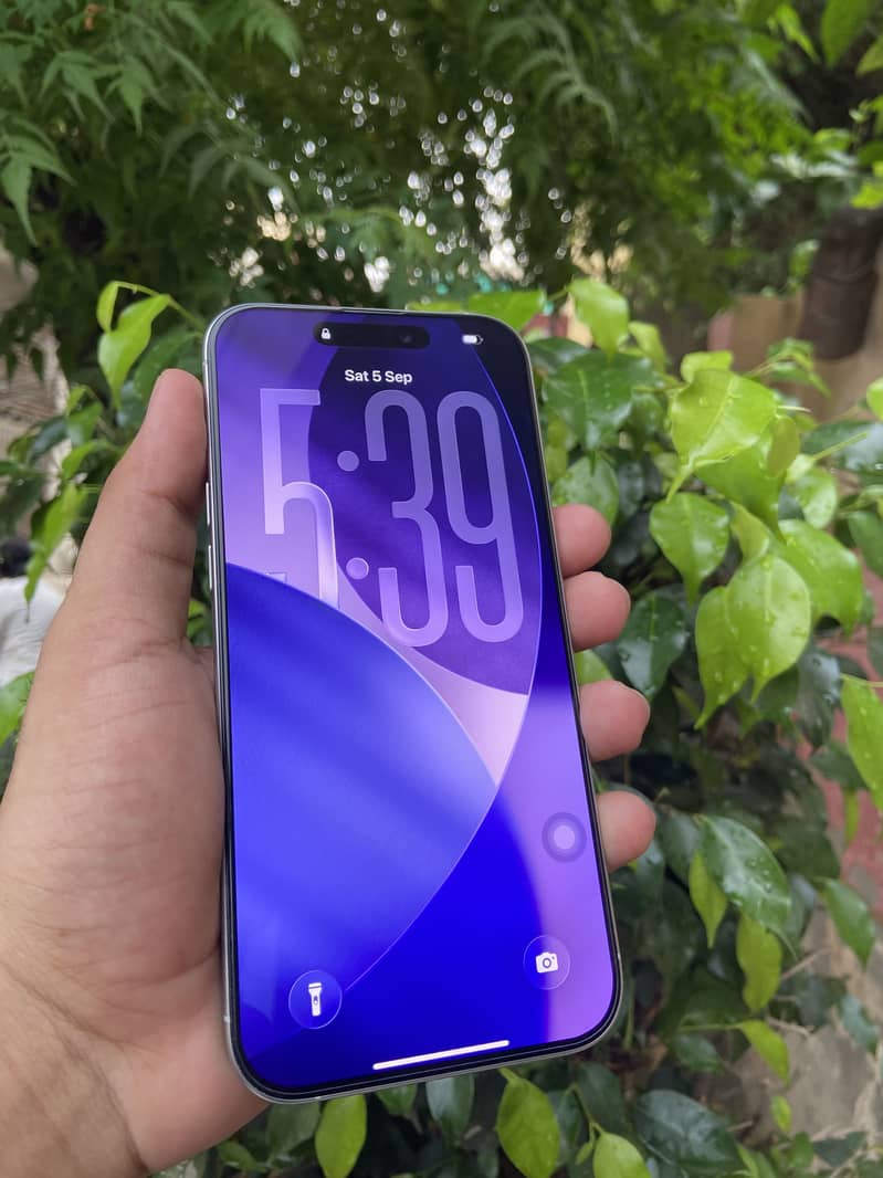 Apple iPhone 16 Pro Max 2