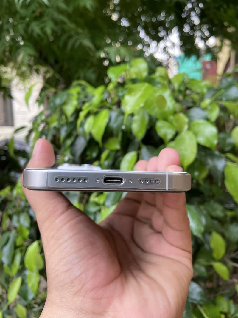 Apple iPhone 16 Pro Max 5