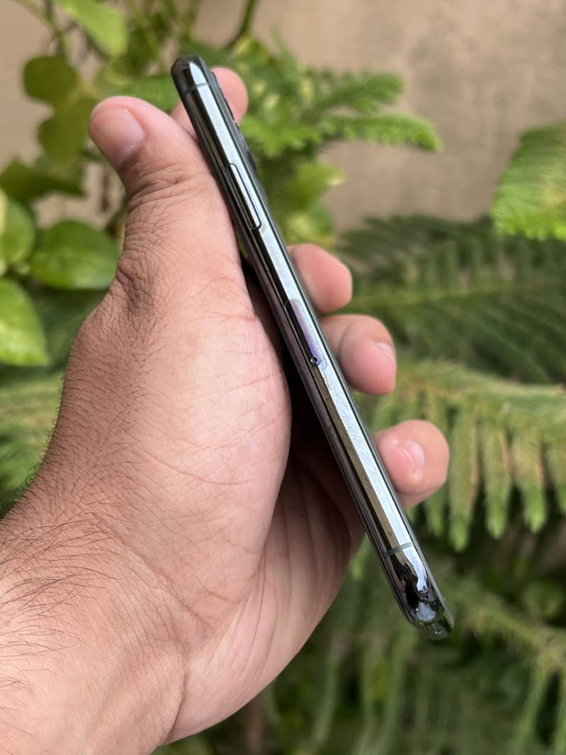 Apple iPhone 11 Pro 1
