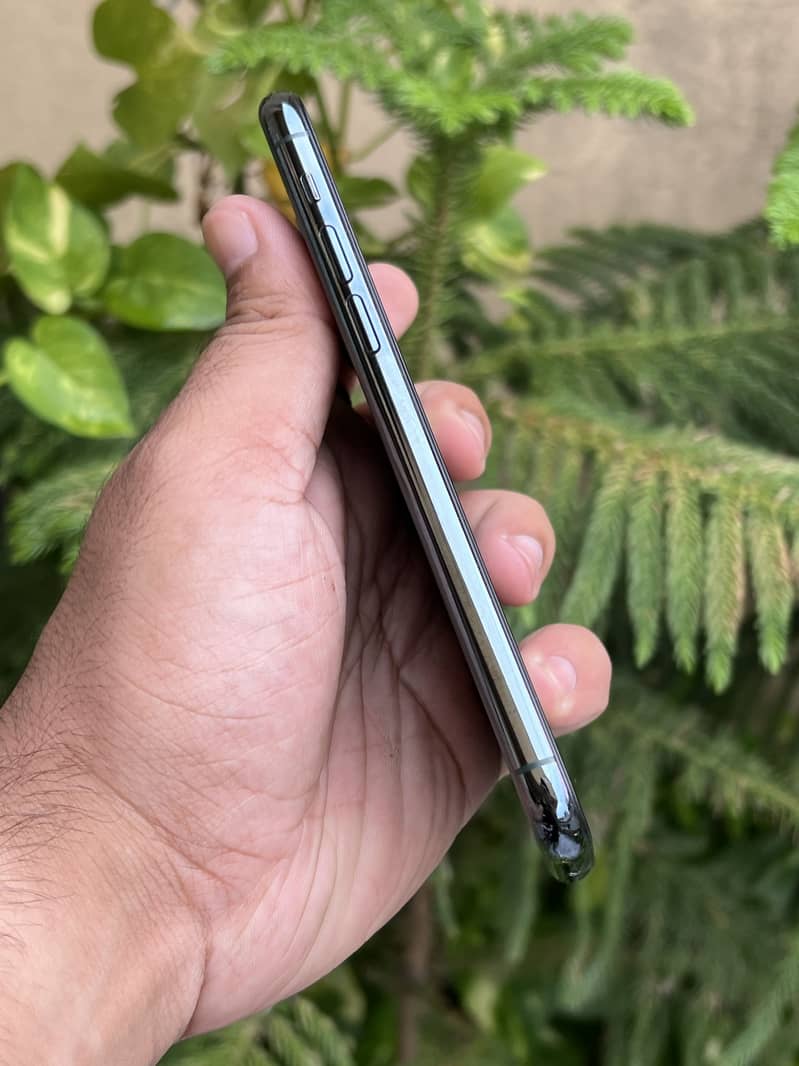 Apple iPhone 11 Pro 2