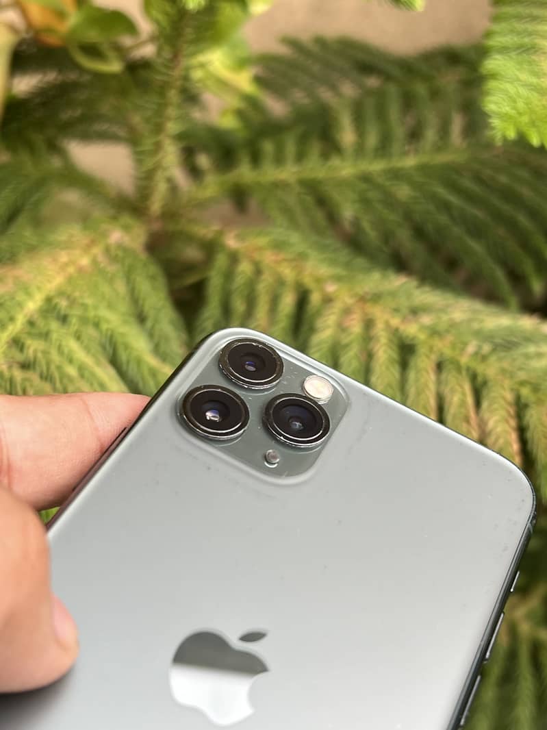 Apple iPhone 11 Pro 4