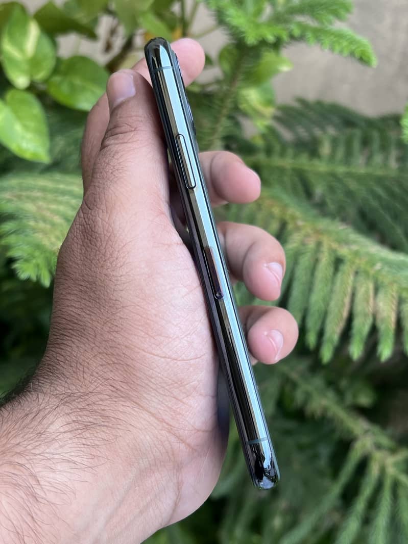 Apple iPhone 11 Pro 6