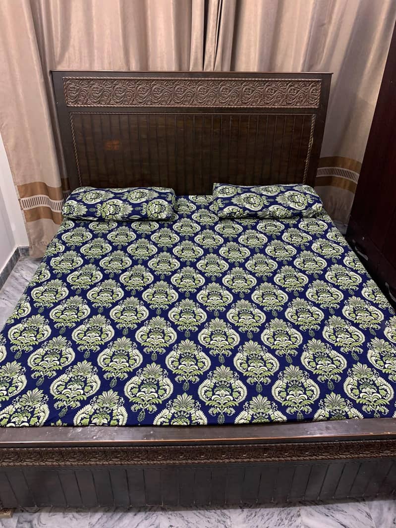 good condition bed 0