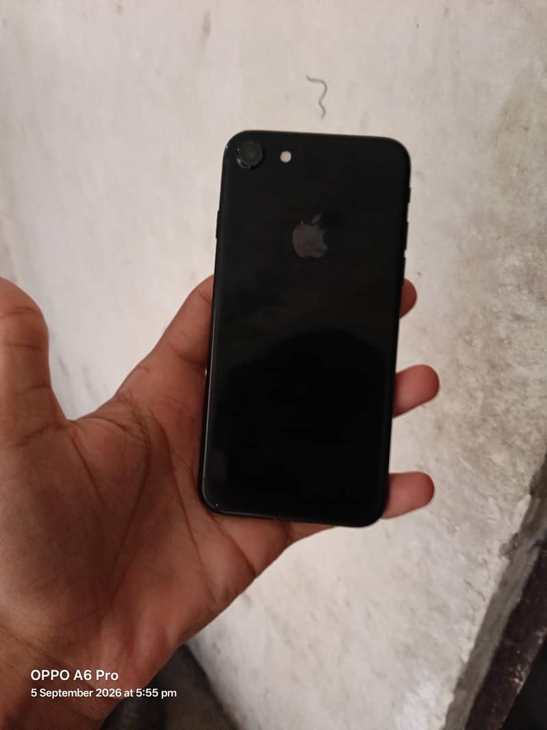 Apple iPhone 7 0