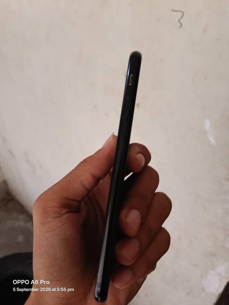 Apple iPhone 7 3
