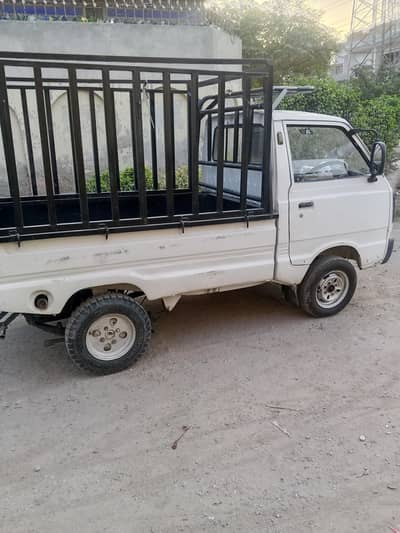 Suzuki Ravi 2013