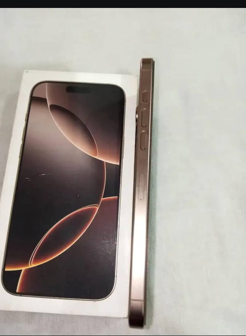 Apple iPhone 16 Pro Max 4