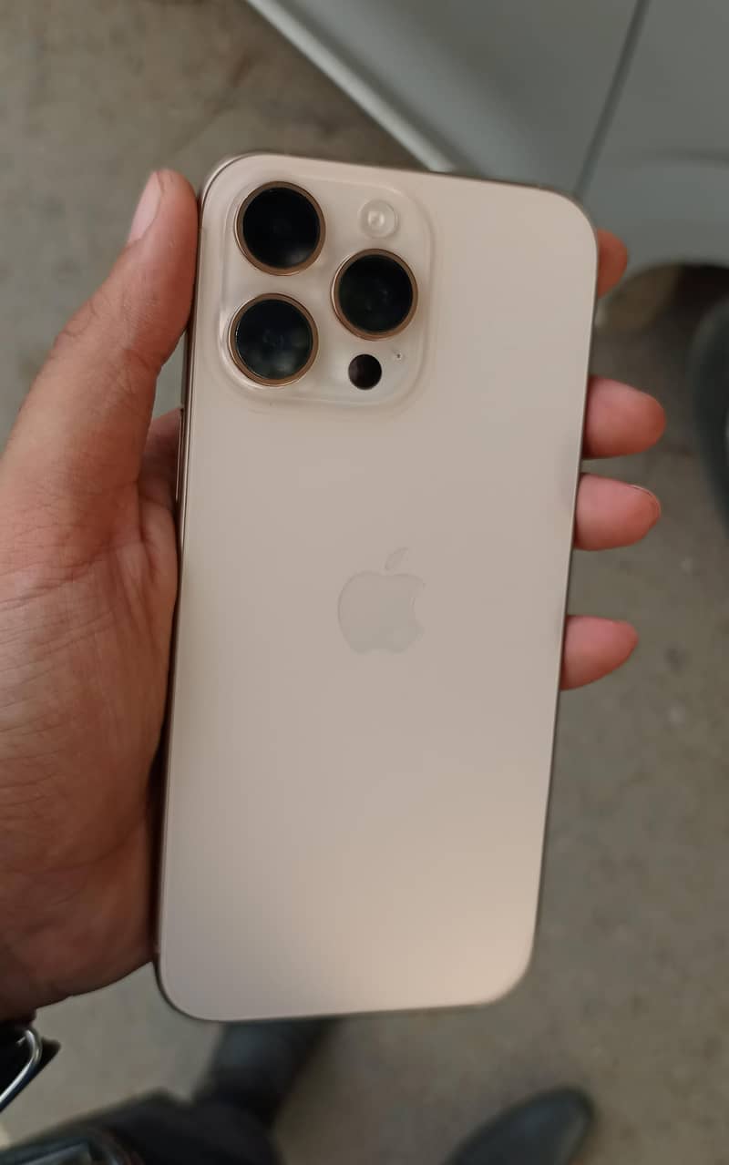 Apple iPhone 16 Pro Max 5