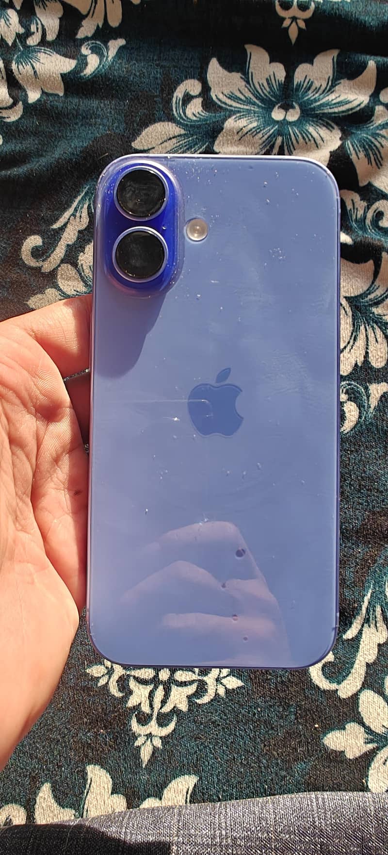 Apple iPhone 16 3