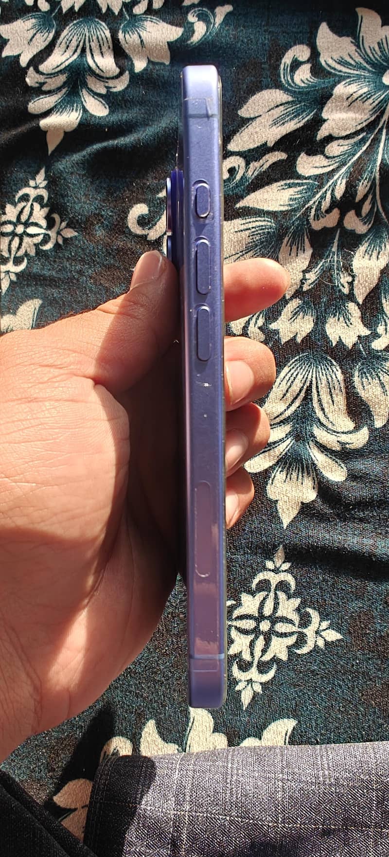 Apple iPhone 16 6