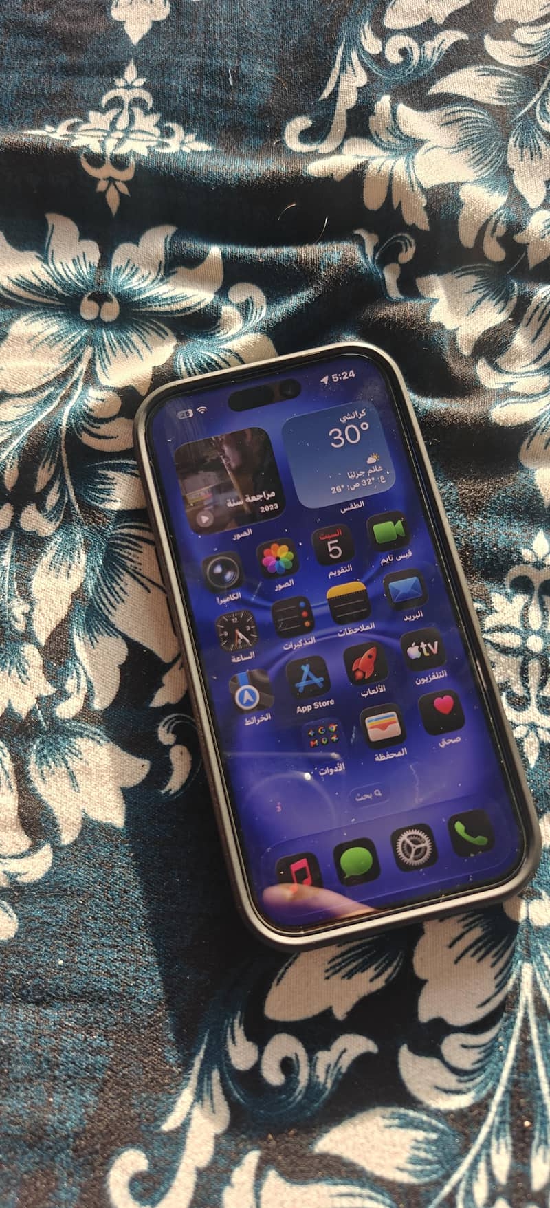 Apple iPhone 16 12
