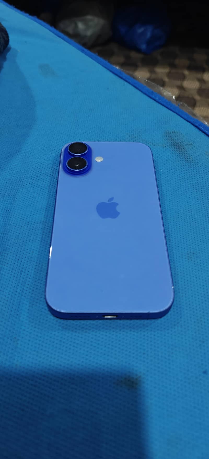 Apple iPhone 16 14