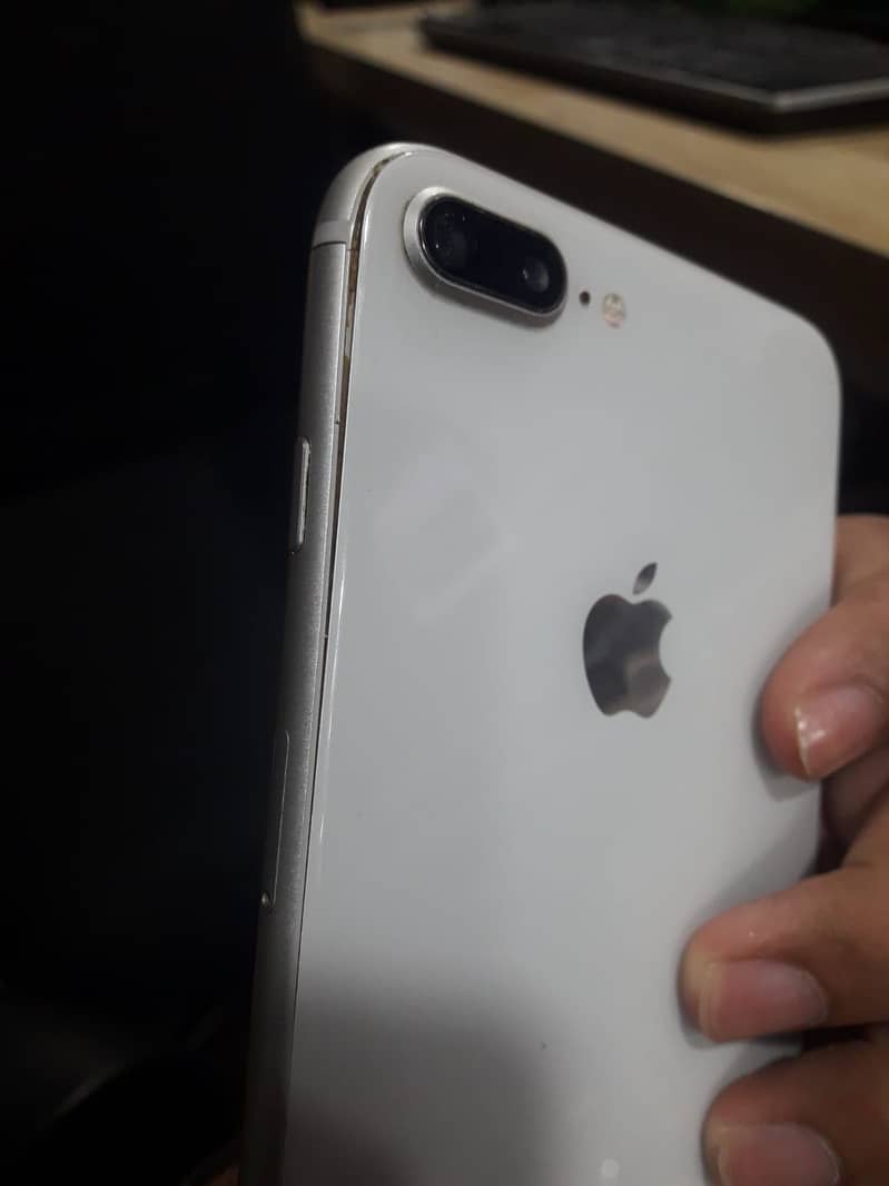 Apple iPhone 8 Plus 1