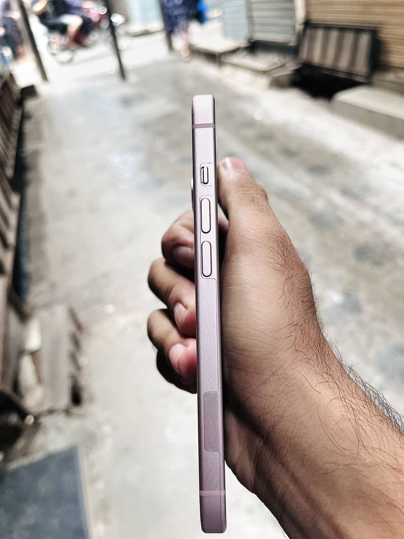 Apple iPhone 15 4