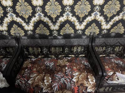 Stylish Used Sofa Set with Wooden Frame – Floral Pattern
