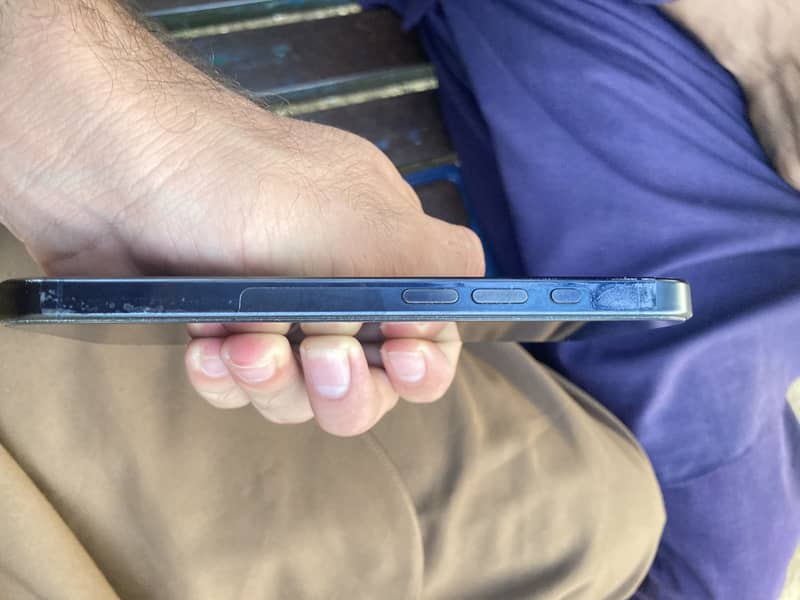 Apple iPhone 15 Pro 2