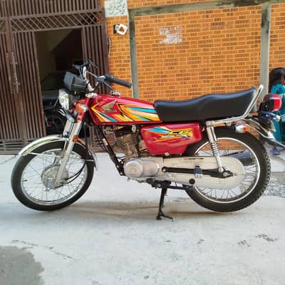 Honda CG125 perfect condition for sale.