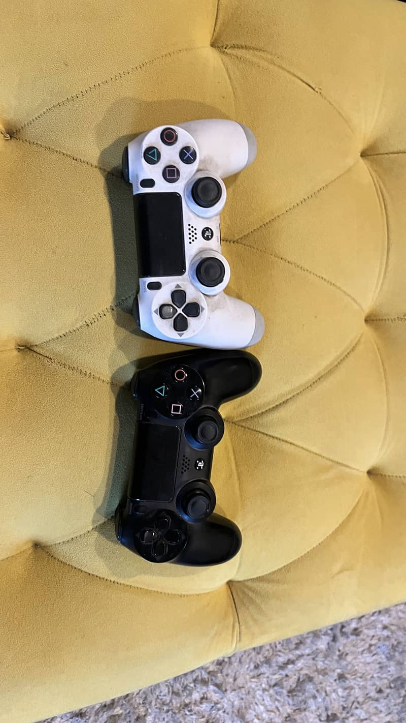 PS4 Fat edition with 2 controller 1