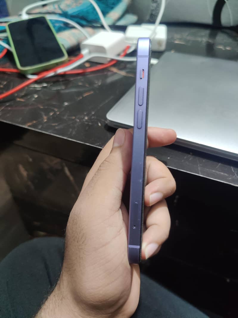 Apple iPhone 12 1