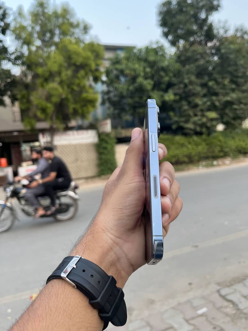 Apple iPhone 13 Pro 1