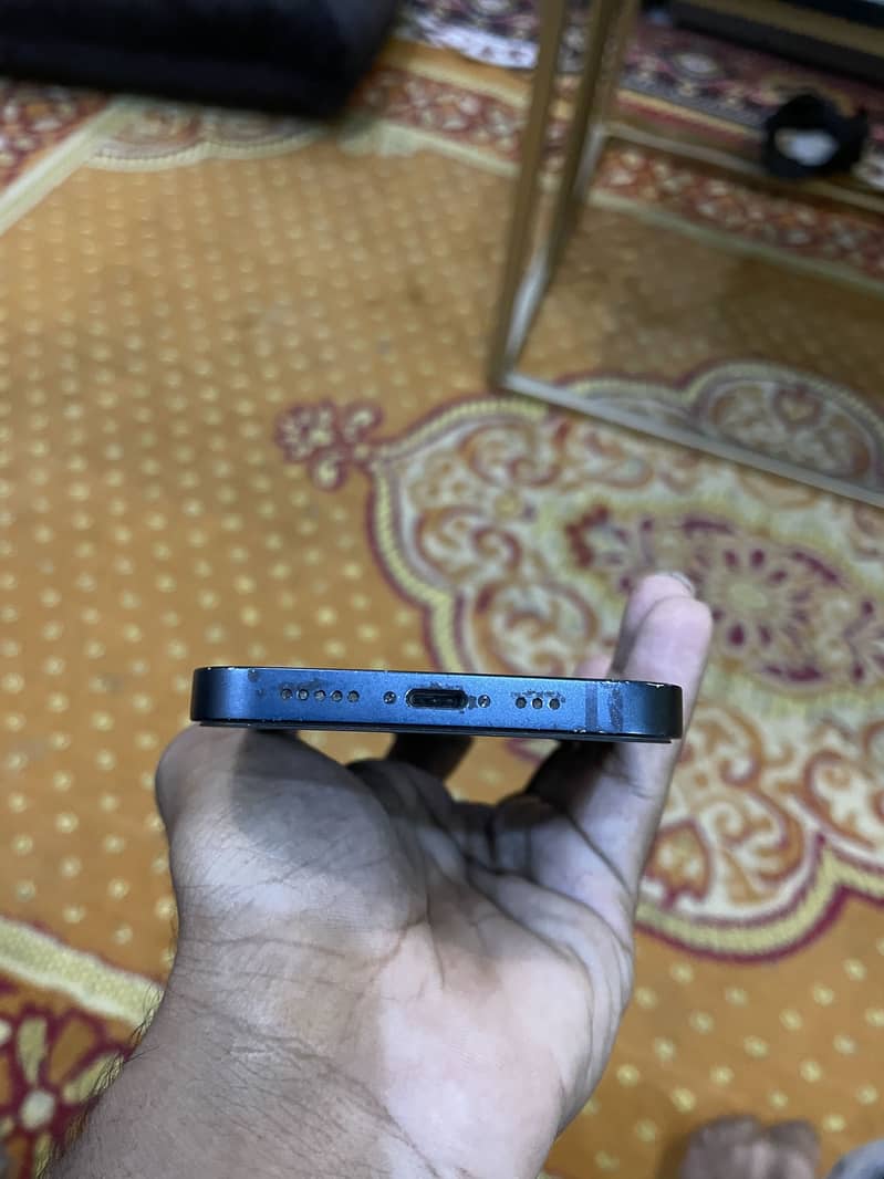 Apple iPhone 13 4