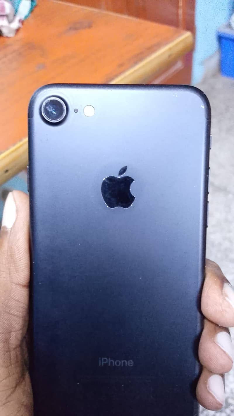 Apple iPhone 7 1