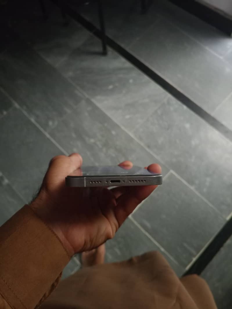 Apple iPhone 12 Pro Max 4