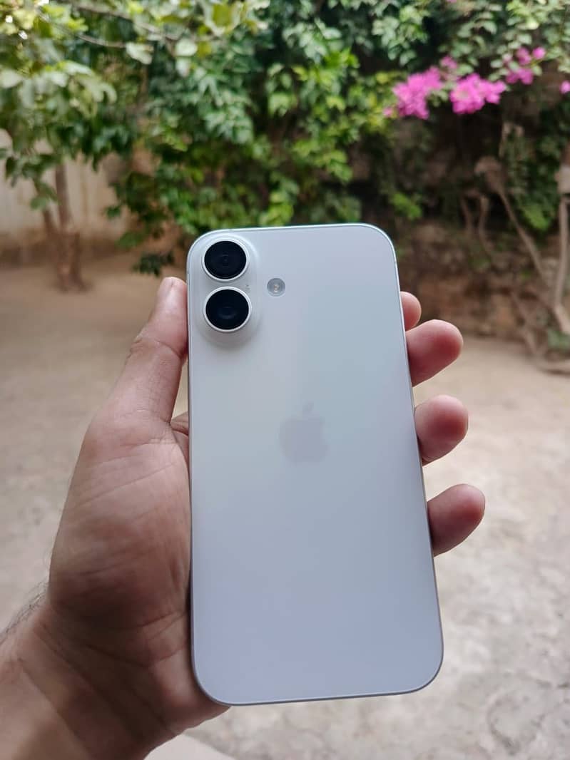 Apple iPhone 16 0